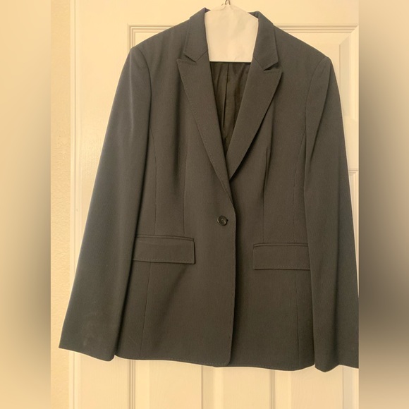 BOSS Hugo Boss women fine wool blazer black with subtle pinstripe - Picture 2 of 4
